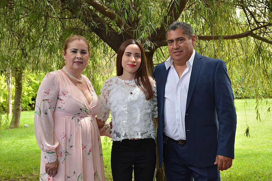 01 Rosa María Rodríguez de Águila, Érika Águila y Miguel Ángel Águila