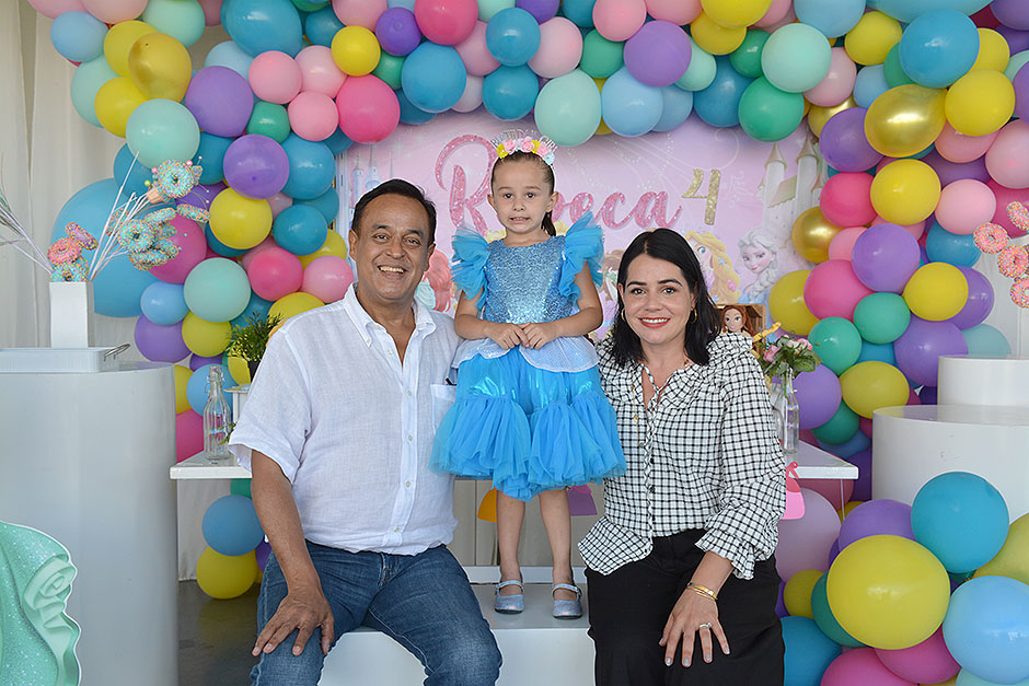 Salvador Cosío, Rebeca Cosío y Paulina Corella