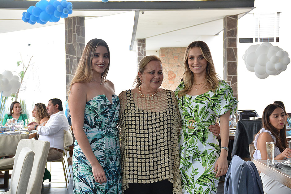 Valeria Tirado, Mónica Famanía y Mirelle Labastida