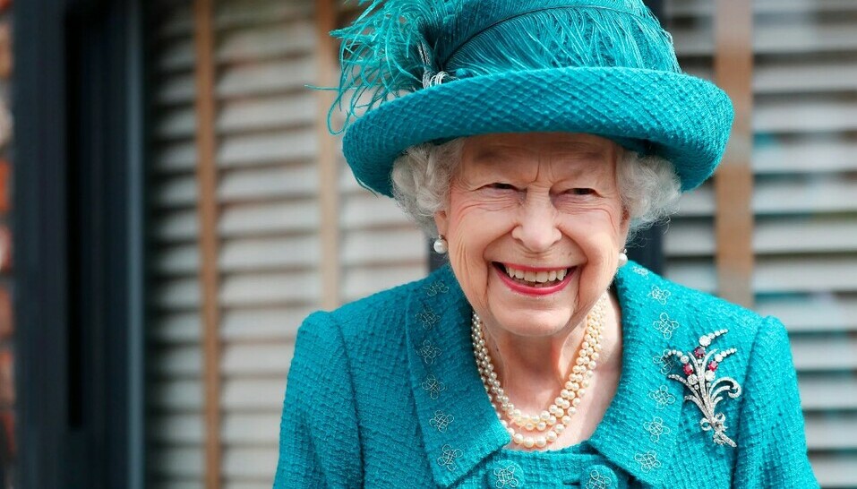 La Reina Isabel habría pedido su primer autógrafo ¡en 60 años!