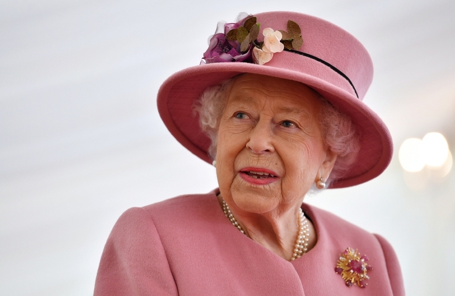 Reina Isabel asiste a su primer evento público sin cubrebocas y la critican (Foto: Reuters)