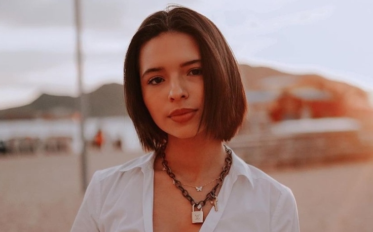 Ángela Aguilar y el look de lujo en su nueva portada de revista (Foto: Instagram)