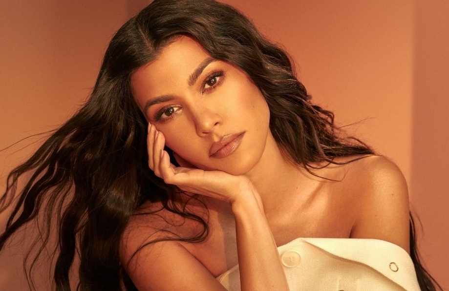 Kourtney Kardashian presume el monokini de Kylie Swim (Foto: Instagram)
