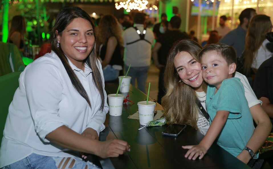 Alexa García, Tania Rendón y Leo Martínez. FOTO: DANIEL SALDÍVAR