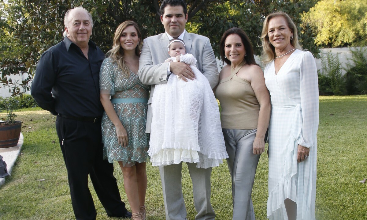 Abuelitos y papás con Nicoletta, Miguel Ferrigno, Mariel Ferrigno de Galán, Juanjo Galán, Lily Figueroa y Vicky Benavides / Foto: Antonio Mireles