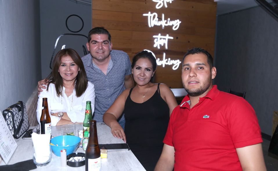 Alicia, Ruy, Paulina y Yair