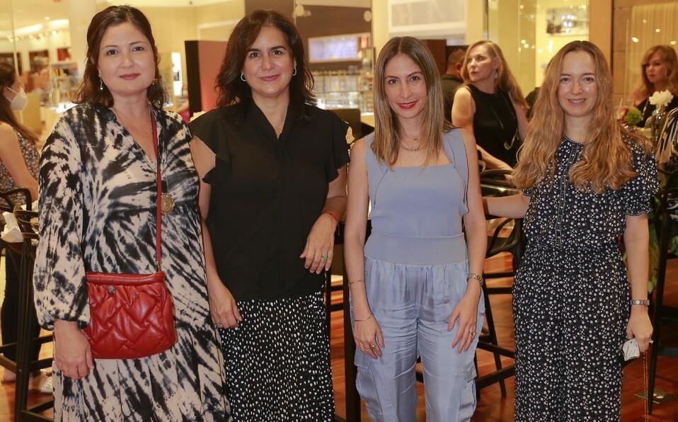 Cecilia Kaún, Finilu Morales de González, Vanessa Villarreal de Martínez y Rosalba Gutierrez de González. FOTO:  DANIEL SALDÍVAR