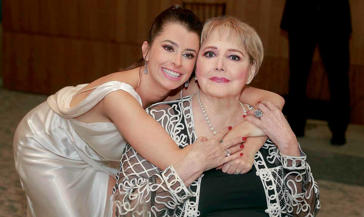 Camila Garza y María Guadalupe Valdés de Saenz