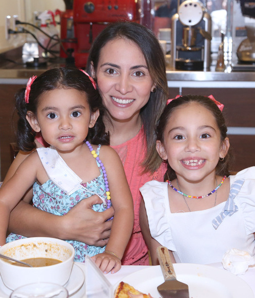 Ivanna, Nuria y Regina