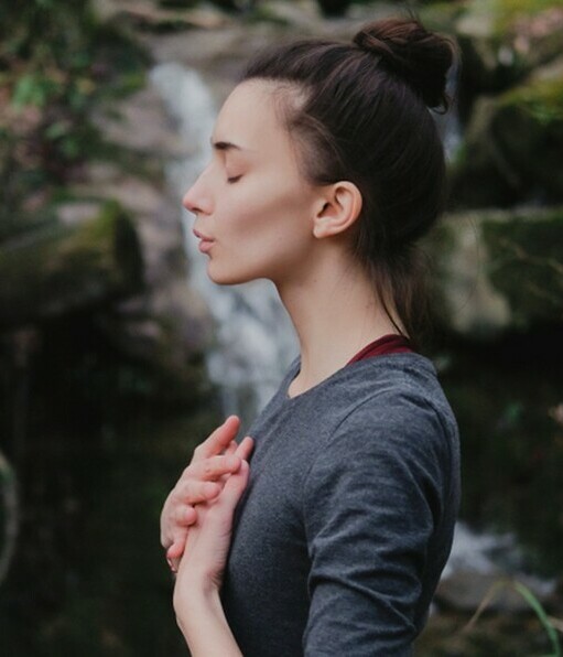 La respiración abdominal es uno de los ejercicios que ayudan a fortalecer los pulmones (Foto: Shutterstock).