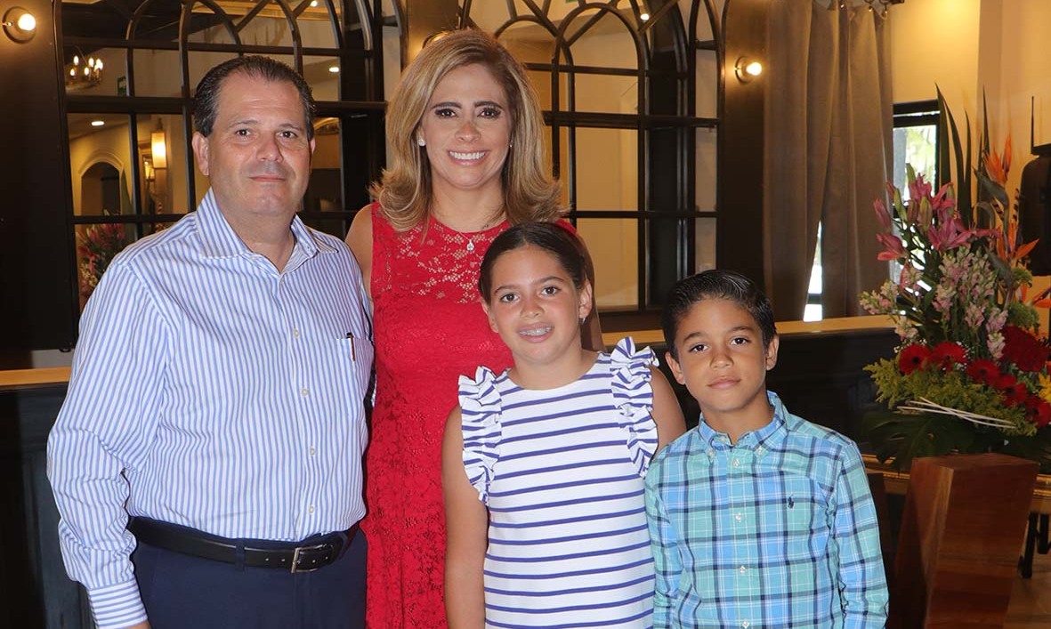 José Sainz, Gabriela Sanmiguel, Camila Sainz y Pablo Sainz /Fotos: Dennis Hernández