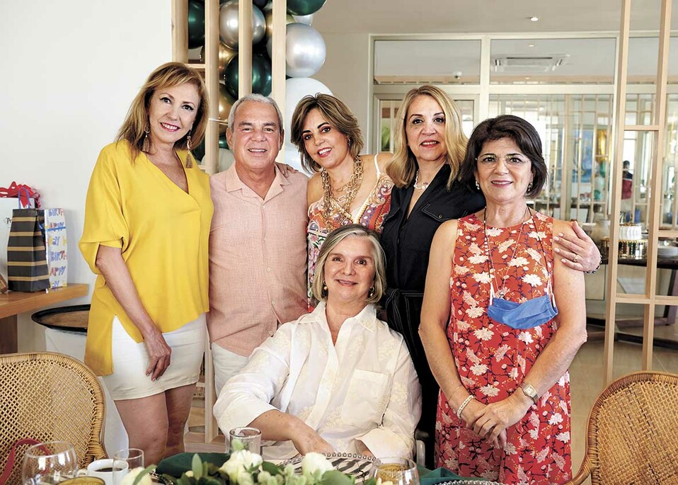 Adriana Fernández, Carlos barreda, Maricamen Barreda, Mabel de Quintanilla, Gaby Barreda y Charo Velez / Fotos: Pildorín