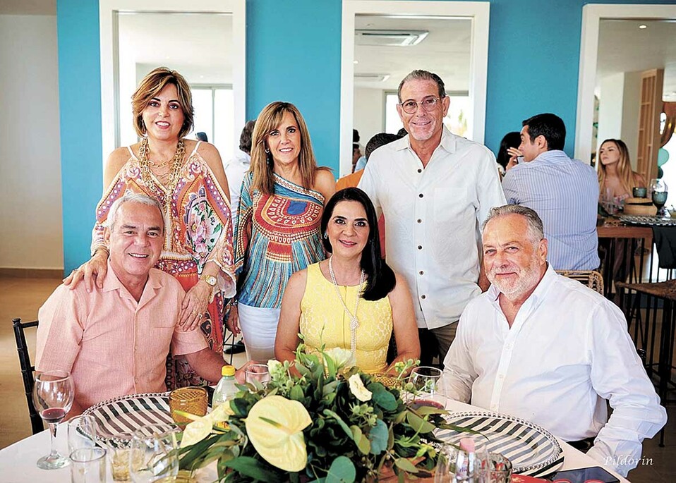 Maricarmen de Barreda, Marivi Espada, Anibal Delsol, Carlos Barreda, Mónica Villarreal y Antonio Verdeal / Fotos: Pildorín