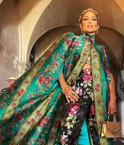 La cantante y actriz Jennifer López fue una de las invitadas a la presentación de la nueva colección. Foto: Instagram