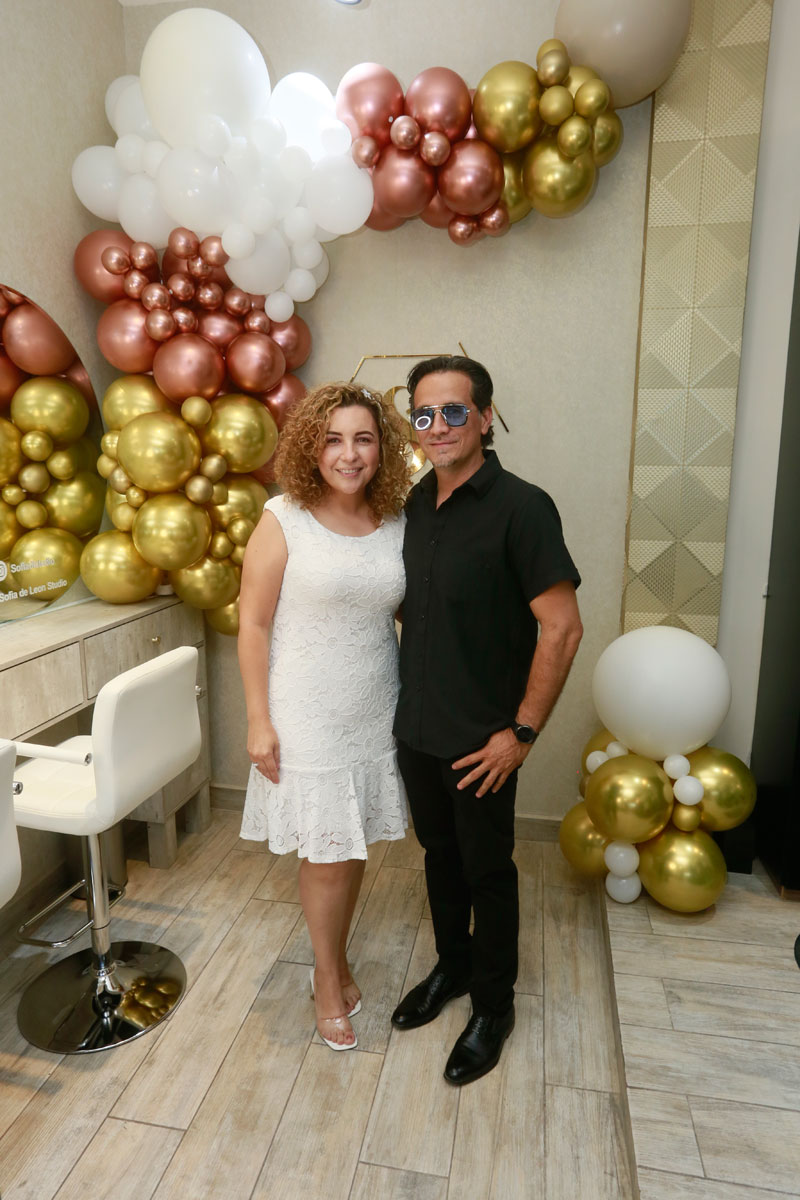 Sofia de León y Juan García, Mayra de León