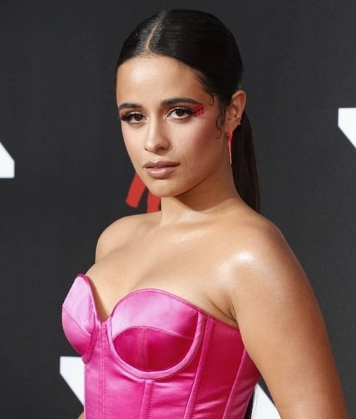 Camila Cabello y su vestido con corsé en los MTV VMAs 2021 (Foto: Getty Images)