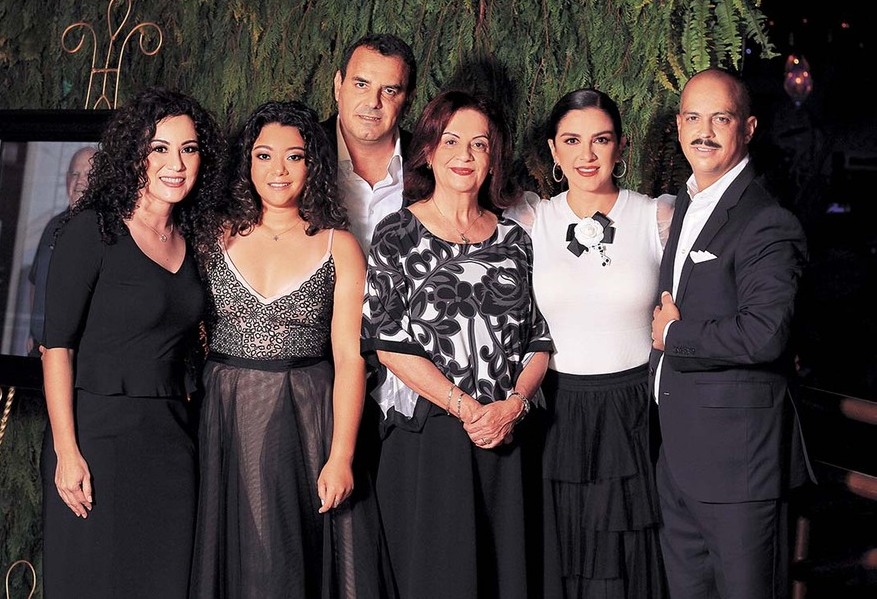 Griselda Carrillo, Sofía Medellín, Enrique De Hita, Olga Sánchez, Lidia Ávila, Isaac De Hita / Fotos: José Chang / Dennis Hernández