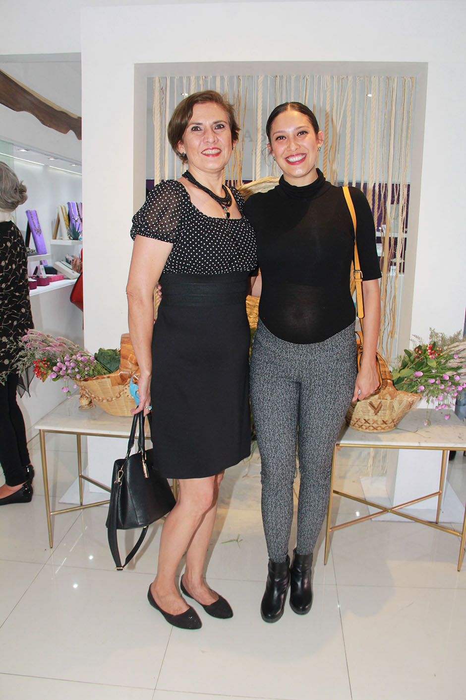 Gisel Oropeza y Gisel Reepem.
