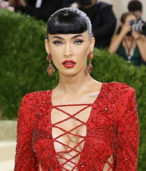 Megan Fox y el atrevido vestido rojo de la Met Gala 2021. (Foto: Instagram).
