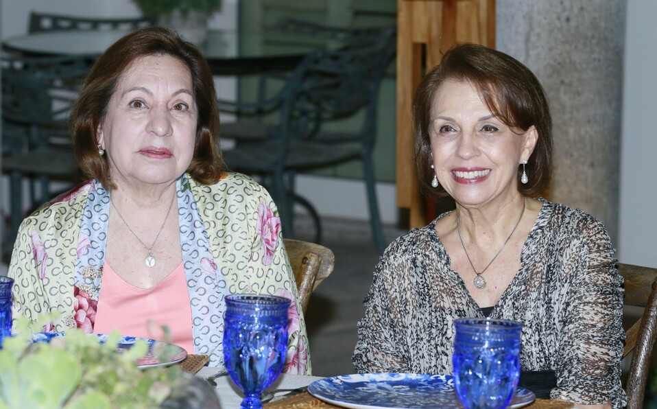 Yolanda Cárdenas de Vega e Idalia Salas de Barragán. FOTO: OMAR VALDEZ