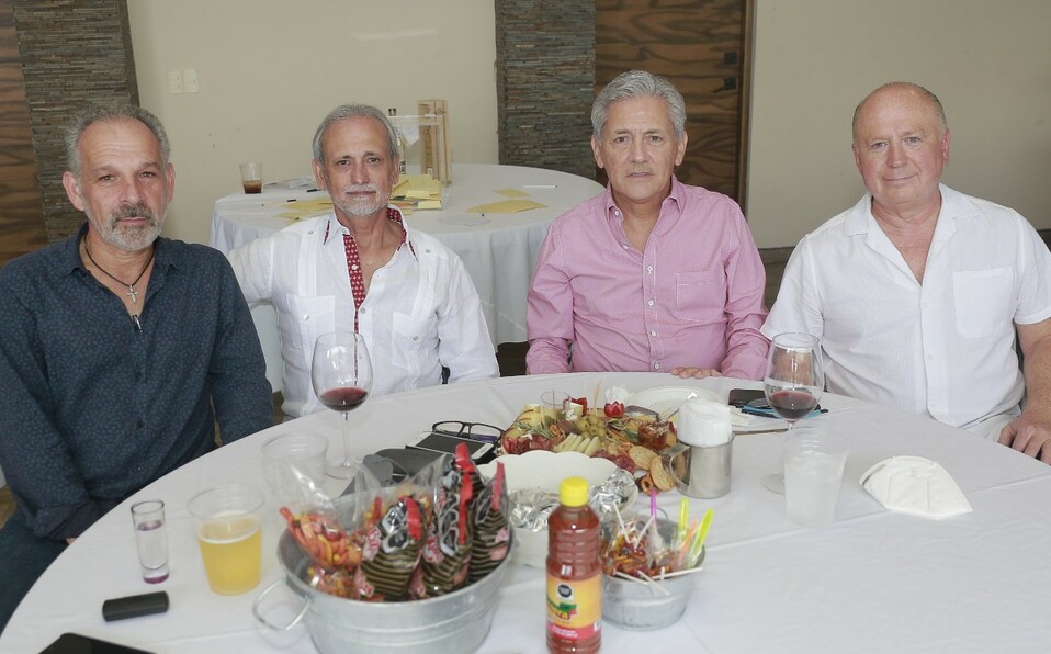 Carlos Martinez, Ignacio Flores Leal, Adán Elizondo y Ruben Tamez. FOTO: DANIEL SALDÍVAR