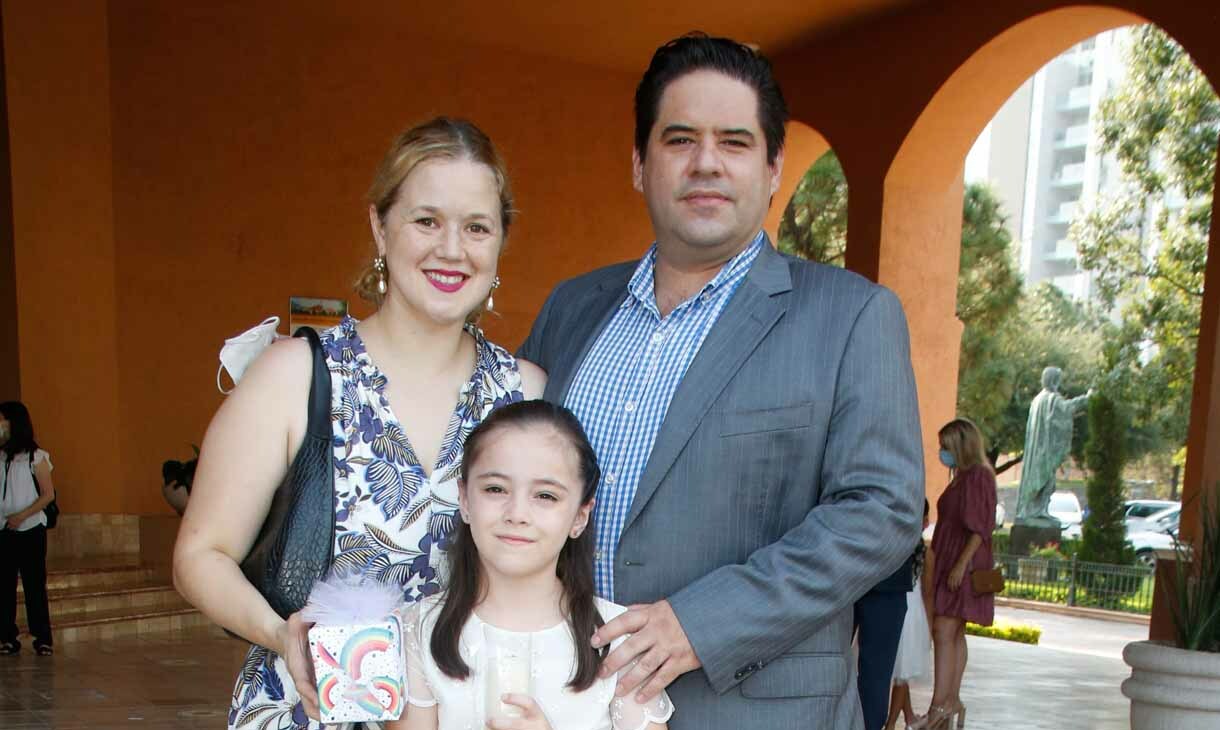 Melisa Villarreal de Sánchez y Fernando Sánchez y Pia Sánchez Villarreal