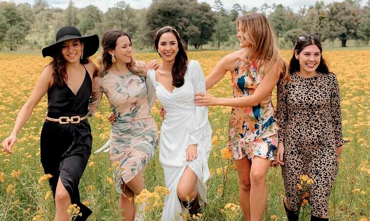 La novia con sus amigas / Fotos: Alejandra Gómez Junco