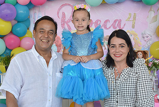 Salvador Cosío, Rebeca Cosío y Paulina Corella