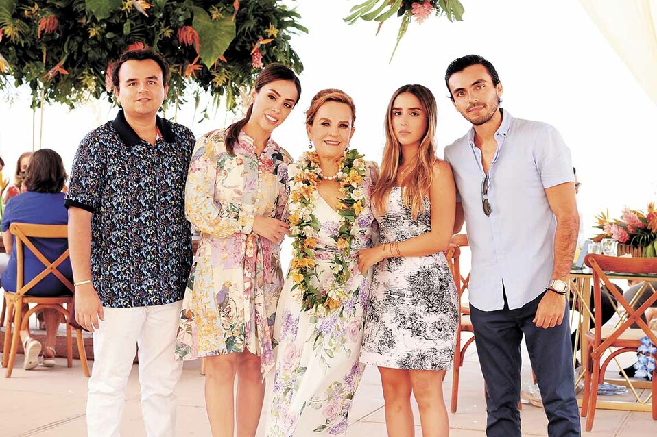David Aguilar, Jessica Ramírez, Bertha de Guevara, Valeria Ramírez y Gerardo Aguilar /Foto: José Chang