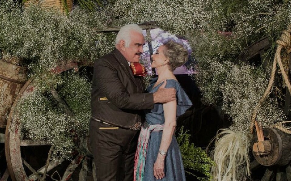 Doña Cuquita y Vicente Fernández. Foto: Instagram