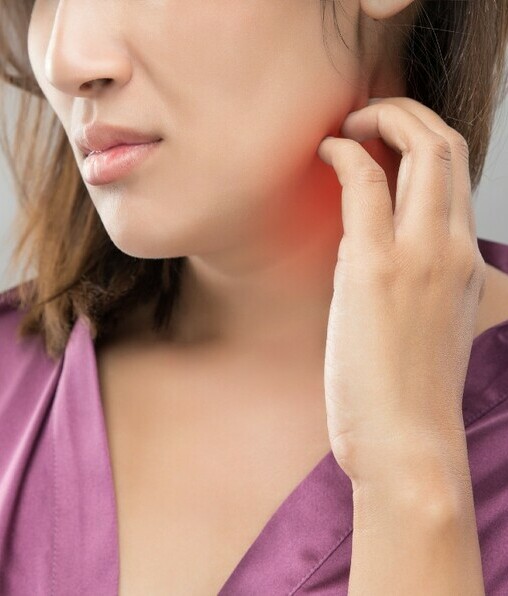 La comezón intensa es uno de los síntomas principales de la dermatitis (Foto: Getty Images).