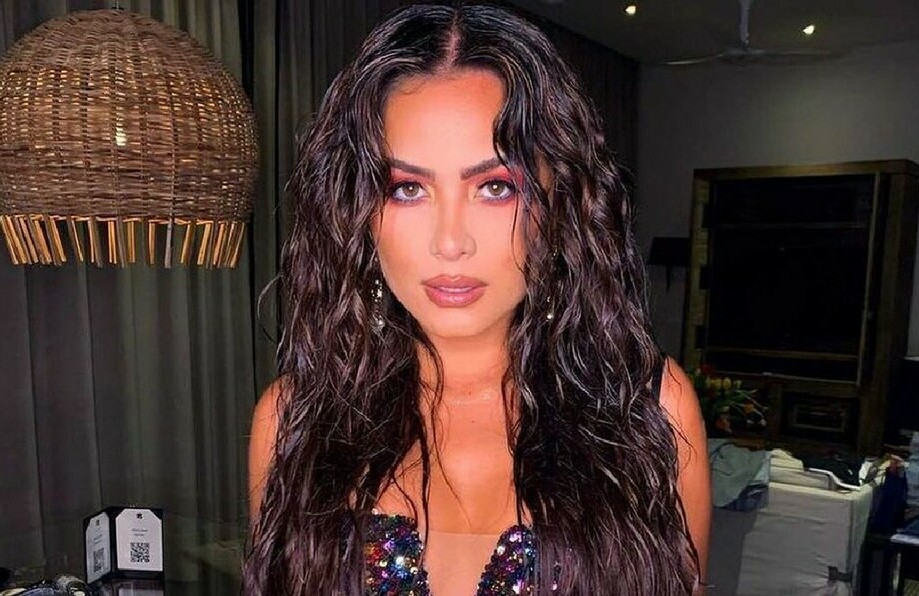 Andrea Meza y el vestido de lentejuelas para celebrar en Cancún. (Foto: Instagram).