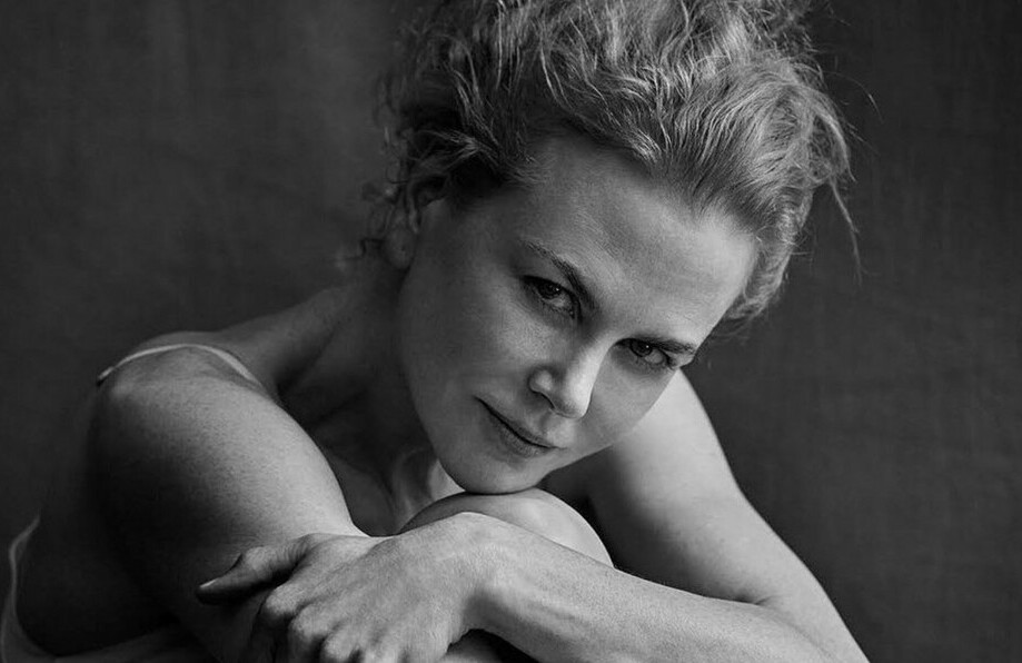 Nicole Kidman presume su belleza natural y se une a la tendencia braless