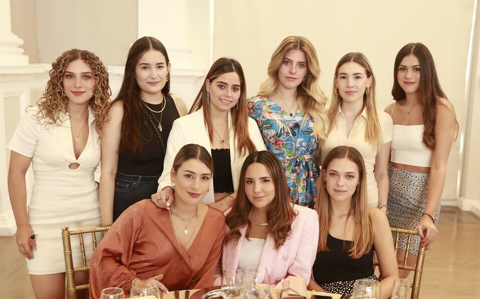 Paulina De la Garza, Isabel Garza, Camila Rodríguez, Raquel Rodríguez, Lorena Cantú, Valentina Guzmán, Alejandra Melo, Montserrat Rodríguez e Ivanna.