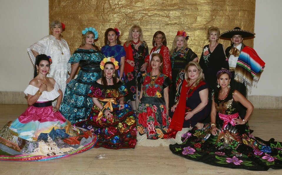 Cada una de las integrantes del grupo se lució con su atuendo. FOTO: OMAR VALDEZ