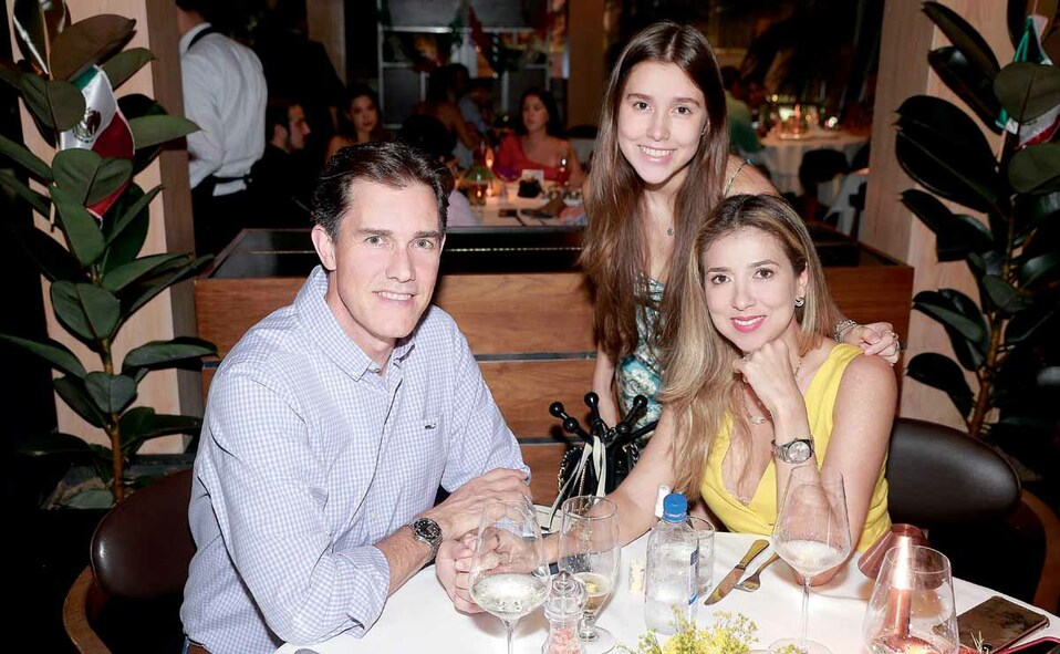 Rodrigo López, Juliana Bortolosi y Ana Clara Bortolosi / Fotos: Omar Valdez y Daniel Saldívar