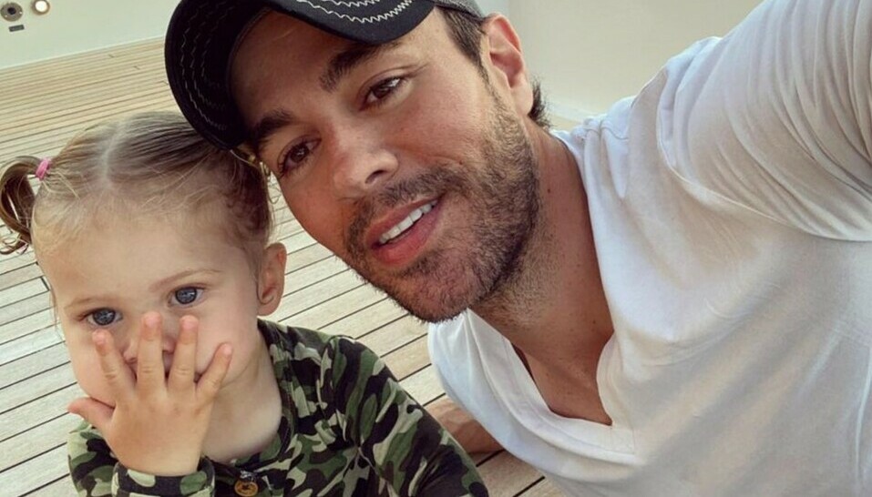 Así fue la tierna reacción de la hija de Enrique Iglesias al escuchar cantar a su papá