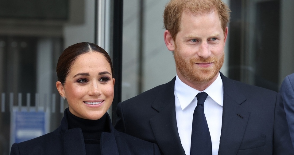 Meghan Markle y el abrigo negro perfecto para el otoño (Foto: Getty Images)