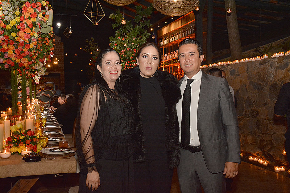 Elisa González, Emilia Guerra y Luis Regalado