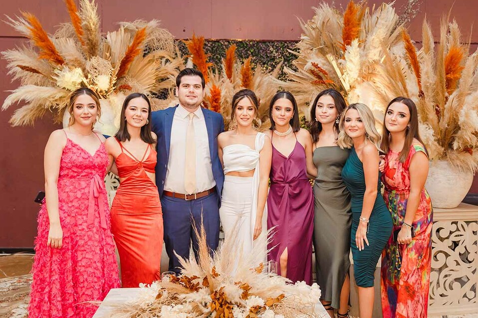 Gaby Montelongo, Paulina Lavin, Pablo Flores, Fernanda Montelongo, Astrid Camacho, Valeria Camacho, Cecilia Wall y Ale Wall/ Fotos: Fabián Pérez