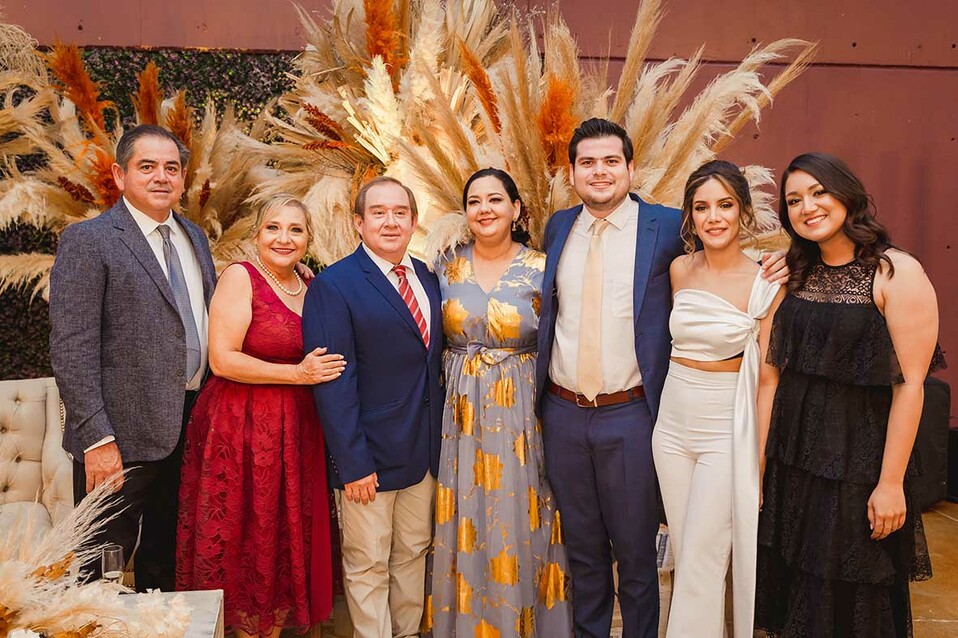 Jorge Flores, Minerva Quintana, Fernando Flores, Lorena de Flores, Pablo Flores, Fernanda Montelongo y Elvia Flores / Fotos: Fabián Pérez