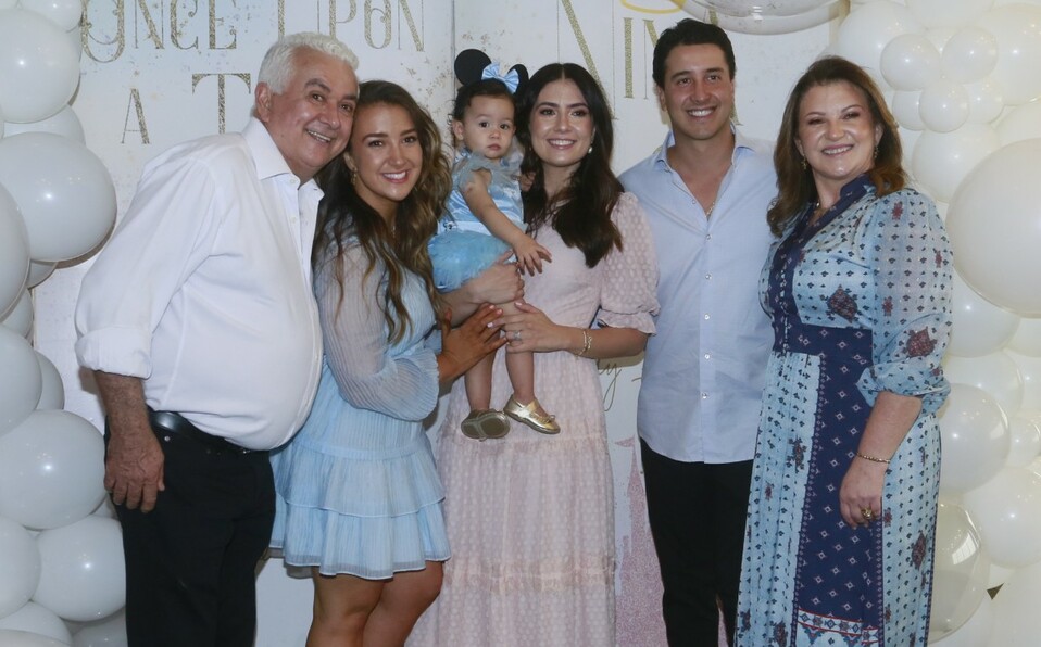 Homero Galacini,  Lury Galacini, Ariane Galacini de Pérez Salinas, Nina Pérez Salinas, Juan Pablo Pérez Salinas y Martha Galacini. FOTO: OMAR VALDEZ