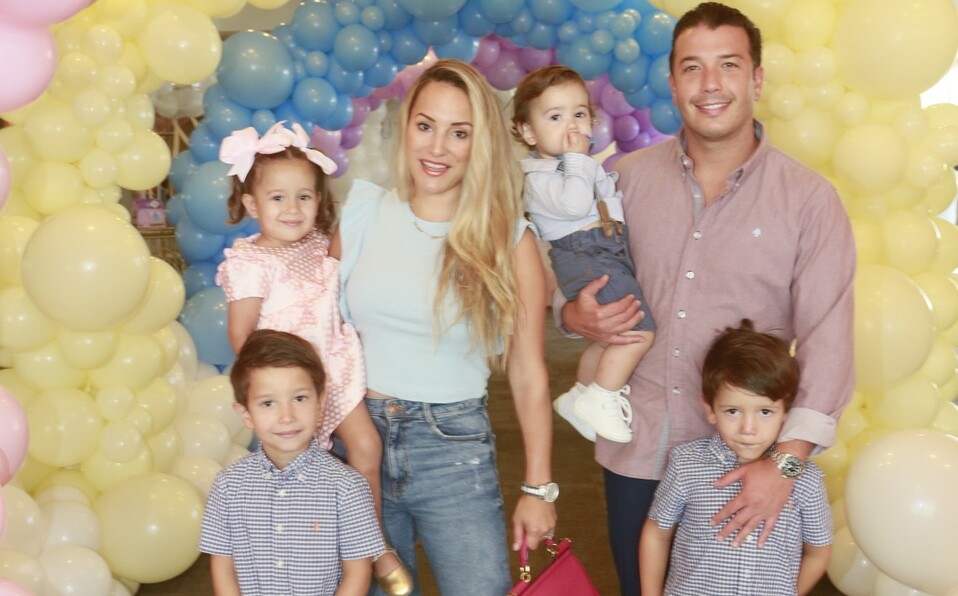 Milena Pérez-Salinas, Vivi Villarreal de Pérez-Salinas, Daniel Pérez-Salinas, André Pérez-Salinas Sebastián Pérez-Salinas y Federico Pérez-Salinas. FO