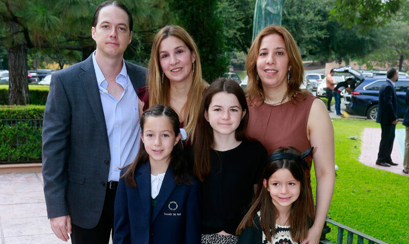 Federico Toussaint, Claudia del Real de Toussaint, Ruth del Real de González, Catalina Toussaint, Claudia Toussaint y Cecilia Toussaint