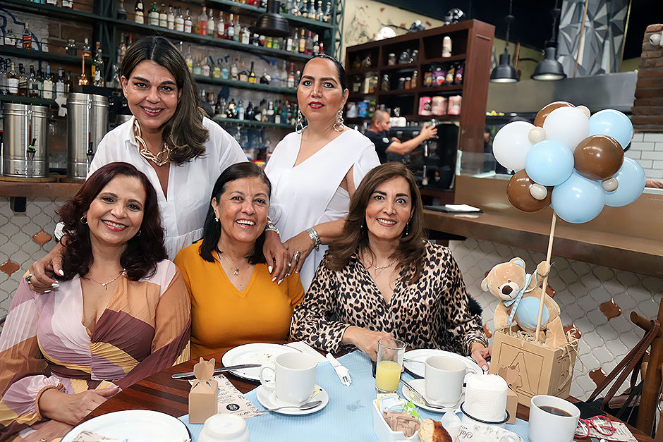 Alma Elena Gómez, Teresa Núñez, Lupita Martínez, Lore Villa y Gabriela Jiménez