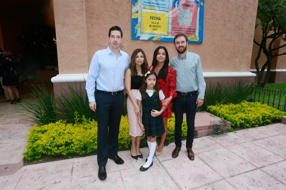 Bernardo Garza, Cristina Quiroga de Garza, Loretta Garza, Carolina Quiroga y Alan Belden