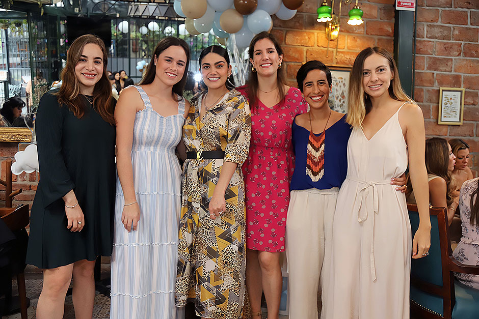 Daniela Sainz, Andrea Petersen, Mónica Ochoa, Ana González, Natalia Hernández y Alejandra Salcedo