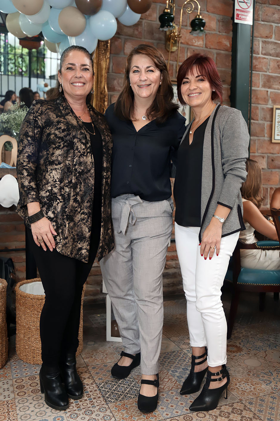 Gabriela Zamudio, Martha Hernández y Paty De SantoscoyMónica Ochoa, Andrea Petersen y Ana González