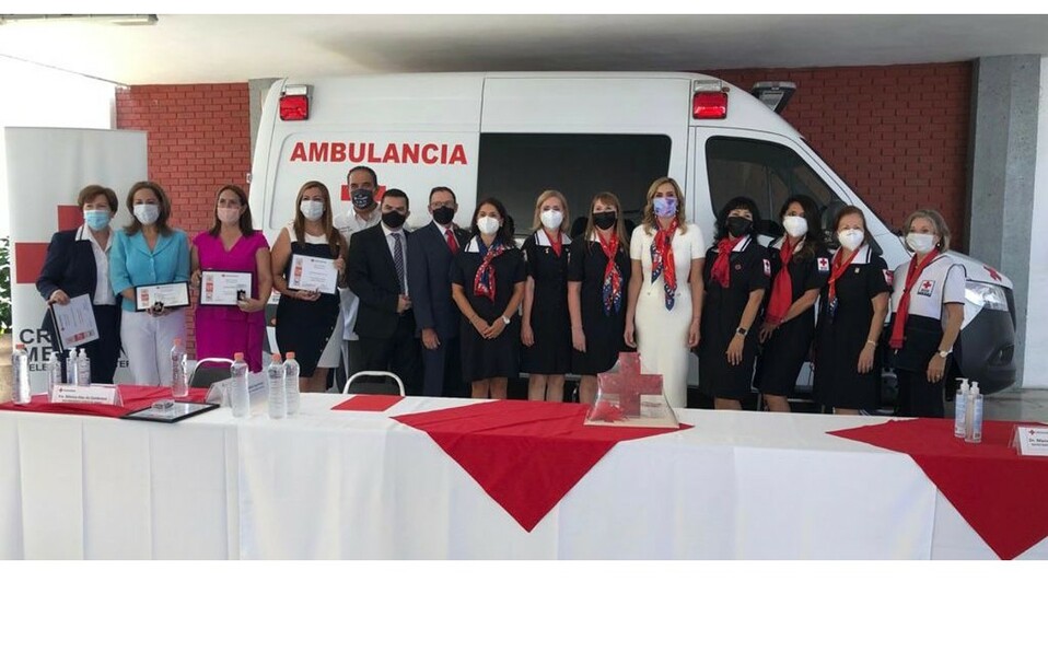 Grupo de damas voluntarias y directivos de Cruz Roja / Foto: Omar Valdez