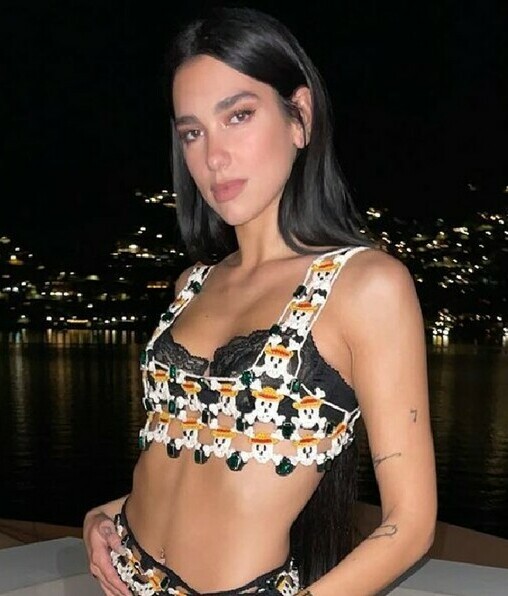 Dula Lipa y el look de calaveras inspirado en el anime One Piece. (Foto: Instagram)